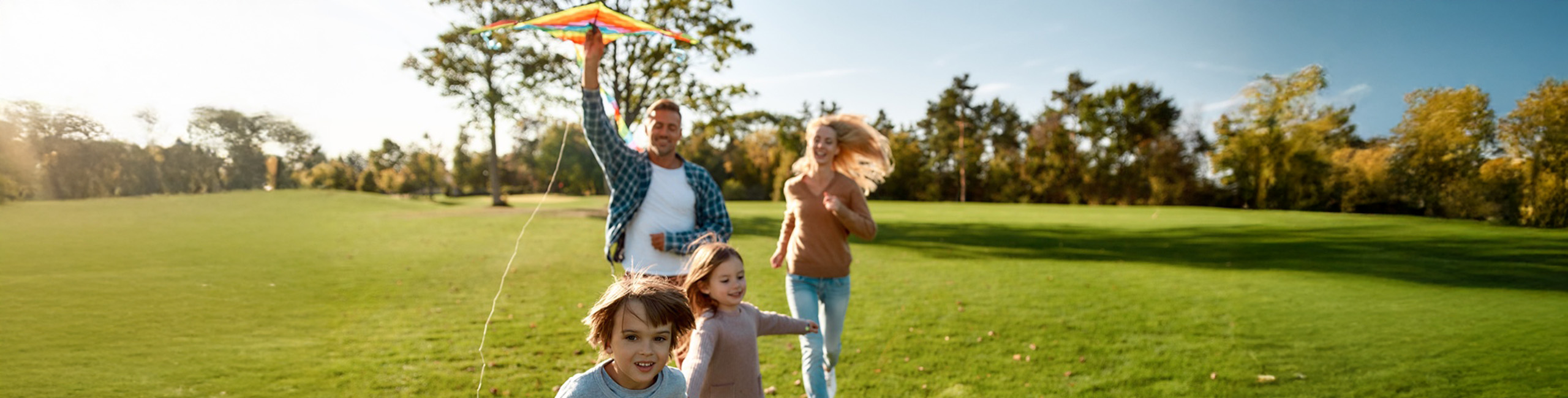 Ģimene ārā, baudot atvaļinājumu.
