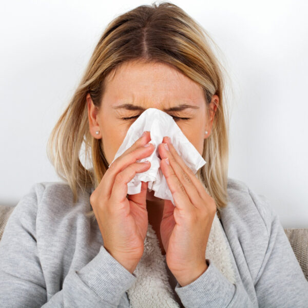 Slima sieviete, atšķirība starp saaukstēšanos un gripu.
